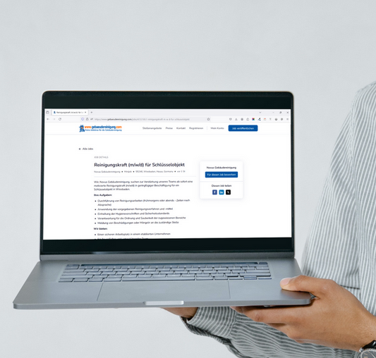 Laptop mit Ansicht von gebaeudereinigung.com